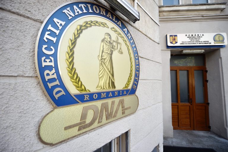Bărbat cercetat de D.N.A. după ce a incercat să mituiască un primar