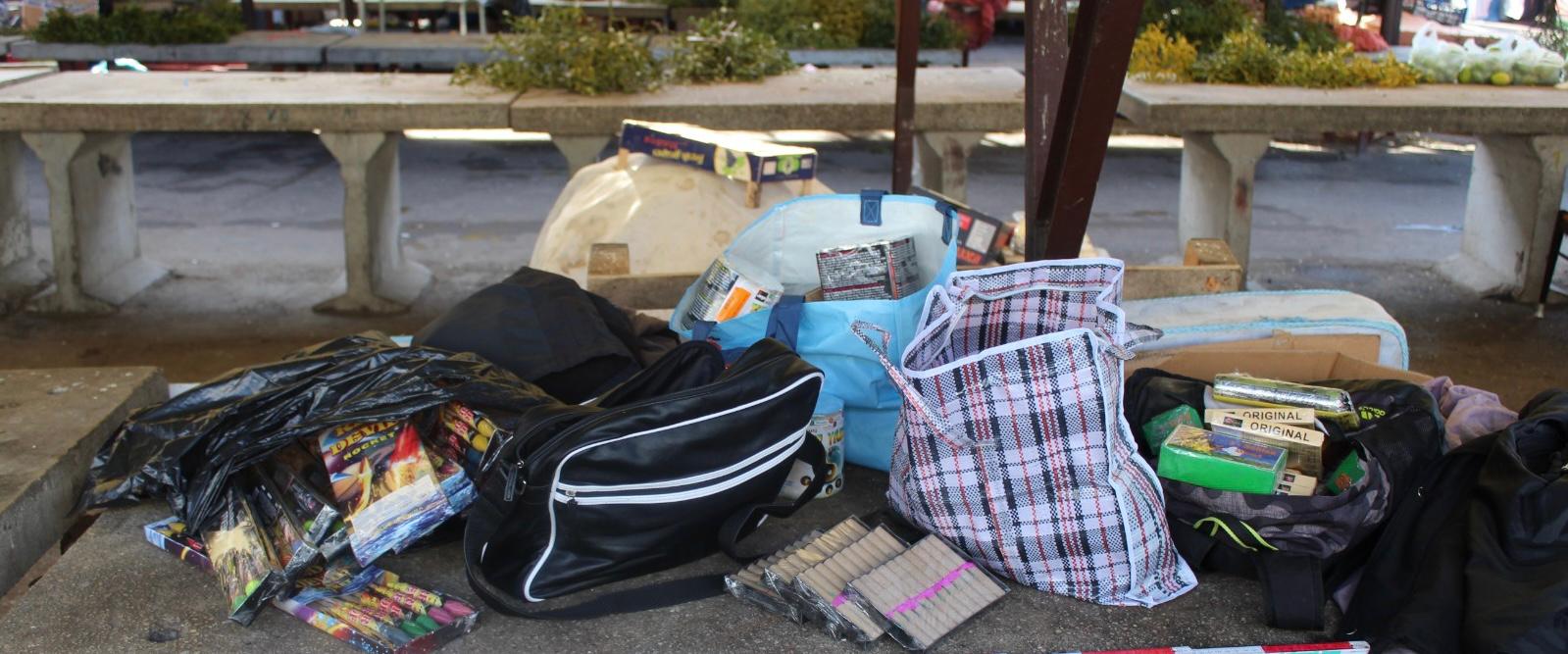 Barbat retinut pentru ca incerca sa vanda articole pirotehnice