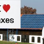 Taxa pe panourile fotovoltaice în acțiune – PSD-PNL aliniază astrele vis-a-vis de naivi