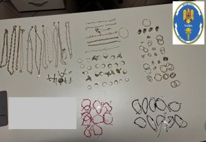 Bijuterii de 70.000 RON confiscate de inspectorii vamali