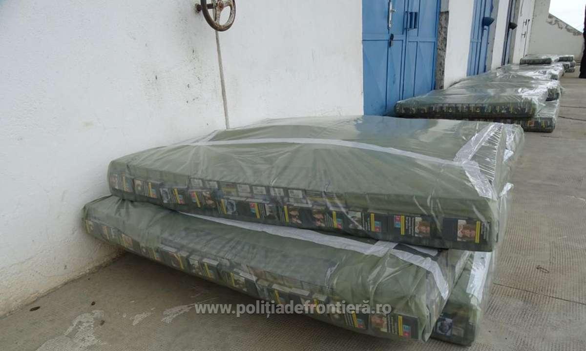 Peste 650.000 de țigarete descoperite în plafonul unei semiremorci