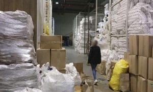 180 tone de deșeuri din haine second-hand descoperite la vamă