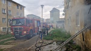 Sărbători cu ghinion, un apartament în flăcări la Mediaș