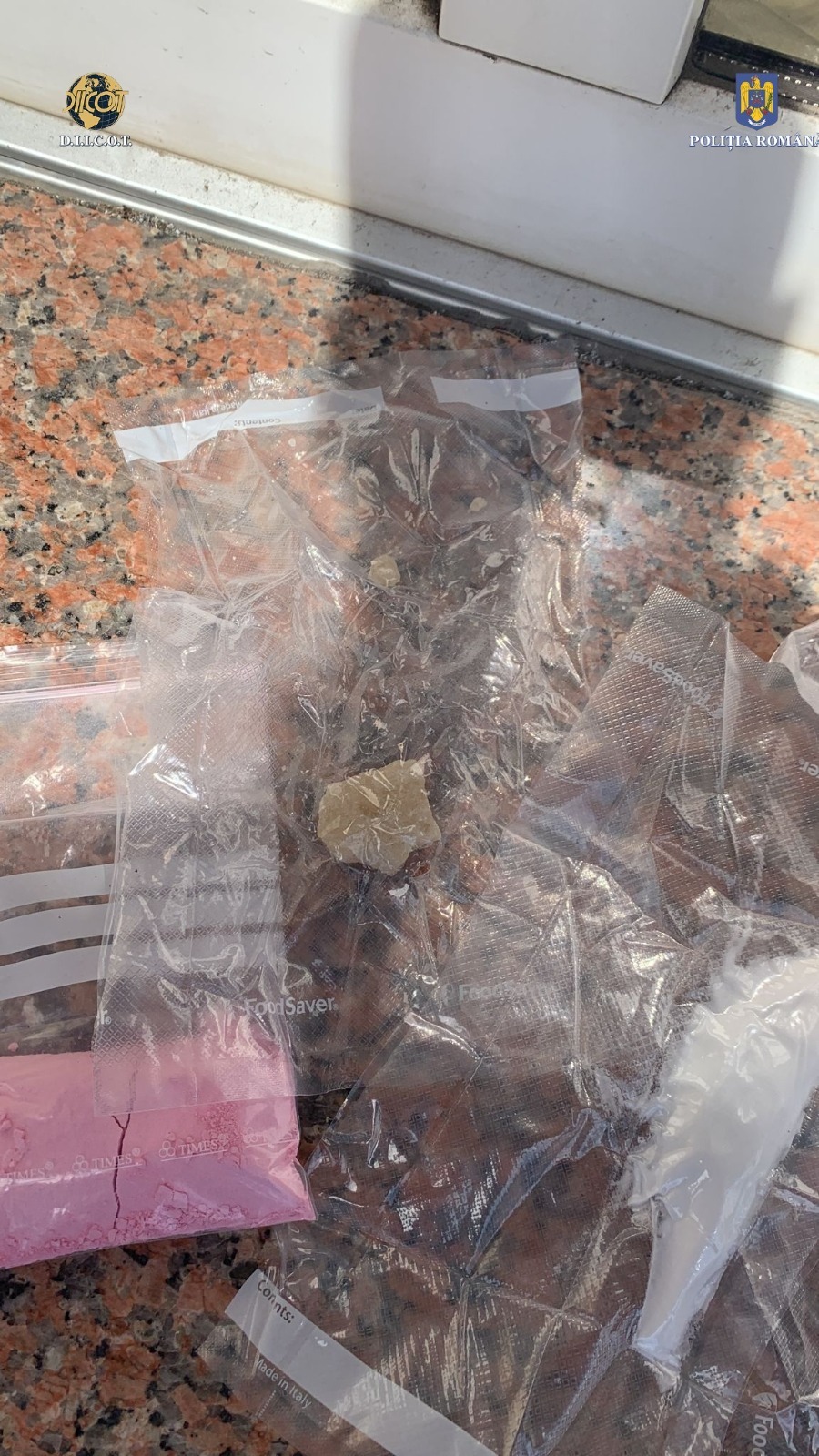 Traficanți internaționali de droguri prinși cu ketamină, MDMA și canabis