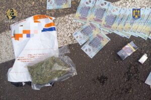 Traficant de droguri prins în flagrant în timp ce vindea canabis