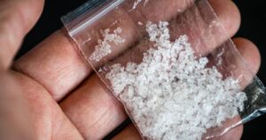 Traficant de droguri reținut - Prins în flagrant cu trei doze de 3-CMC