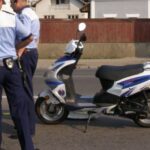 Bărbat prins pe un moped neînmatriculat fără permis