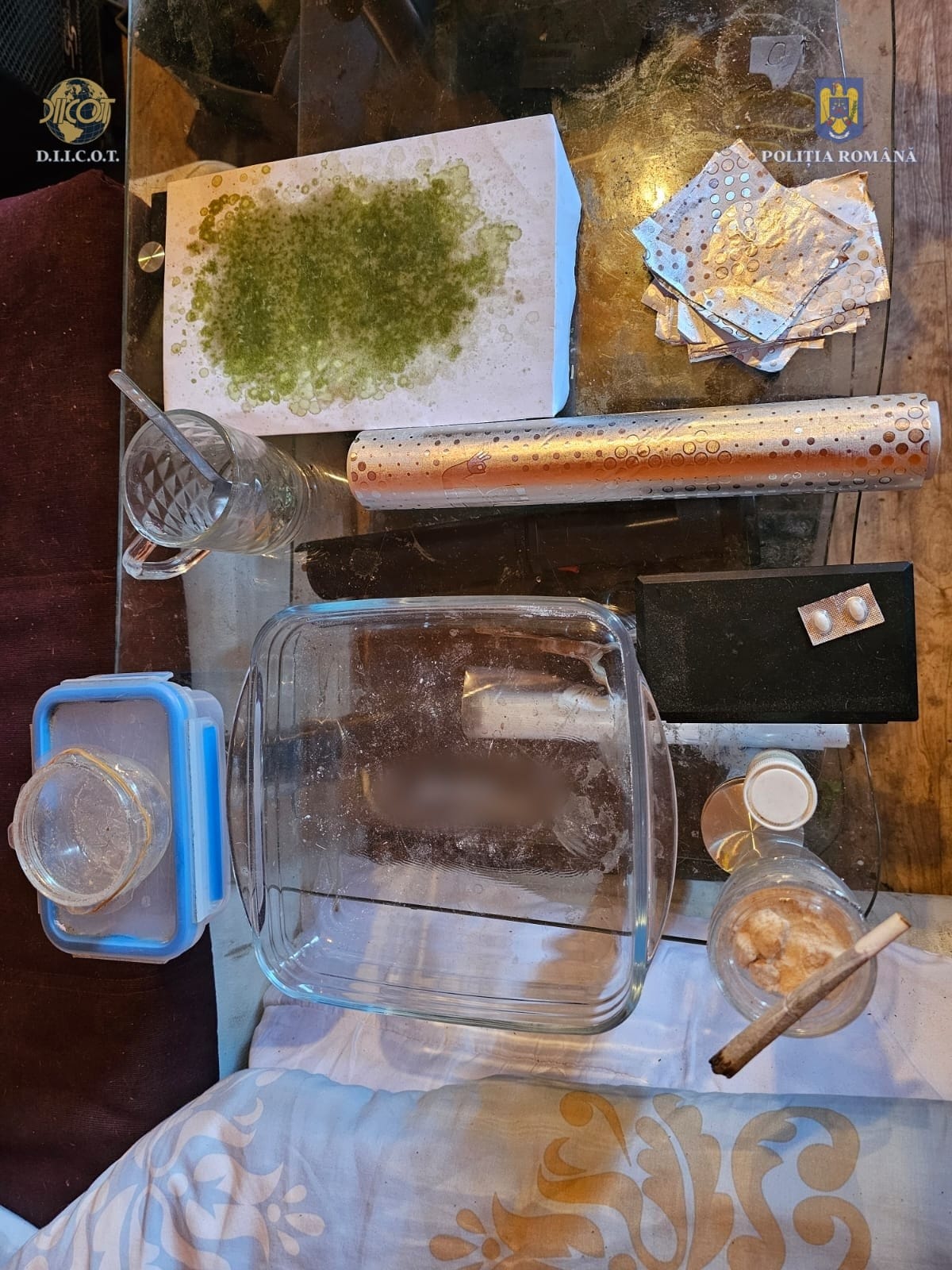 Traficanți de droguri ridicați de DIICOT - 34 de doze de droguri reținute