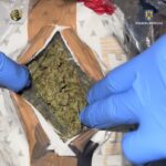 Traficanți de droguri prinși în flagrant cu 8 kilograme de canabis