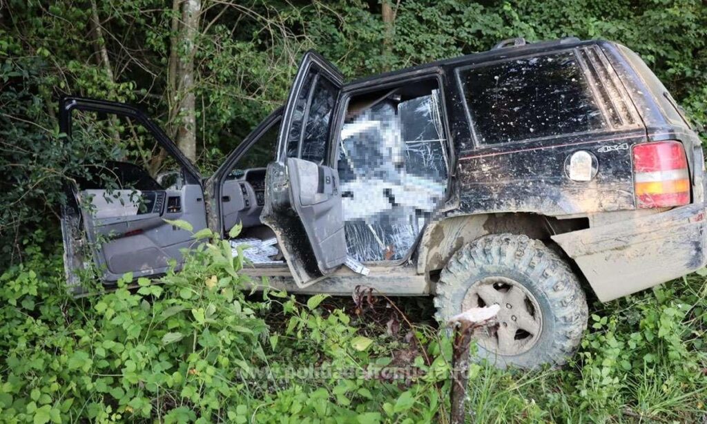 VIDEO/Mașină de teren cu peste 22.000 pachete cu țigări, urmărită în trafic de polițiștii de frontieră