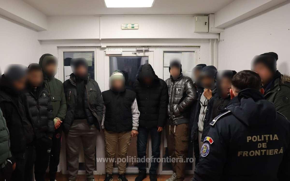 cetățeni străini ascunși în autocamion