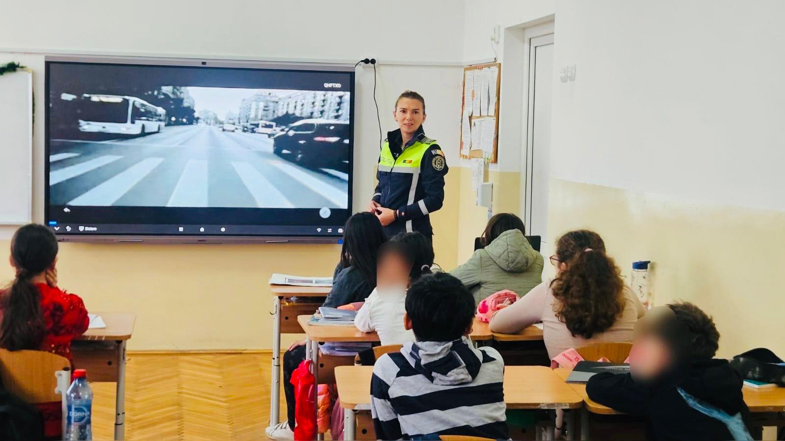 SIGURANȚĂ RUTIERĂ PENTRU ELEVII DIN CISNĂDIE