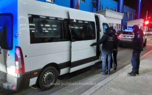 migranți descoperiți microbuz Dolj