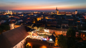 Scena festivalului Concerte pe Acoperiș 2026 la Filarmonica de Stat Sibiu