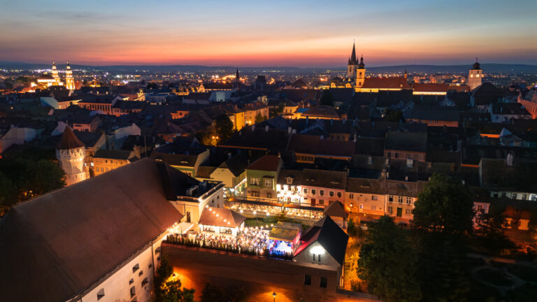 Scena festivalului Concerte pe Acoperiș 2026 la Filarmonica de Stat Sibiu