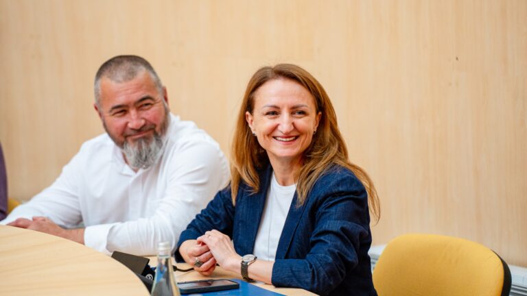 Sesiune de informare organizată de Consiliul Județean Sibiu și WWF România despre prevenirea conflictelor dintre oameni și urși